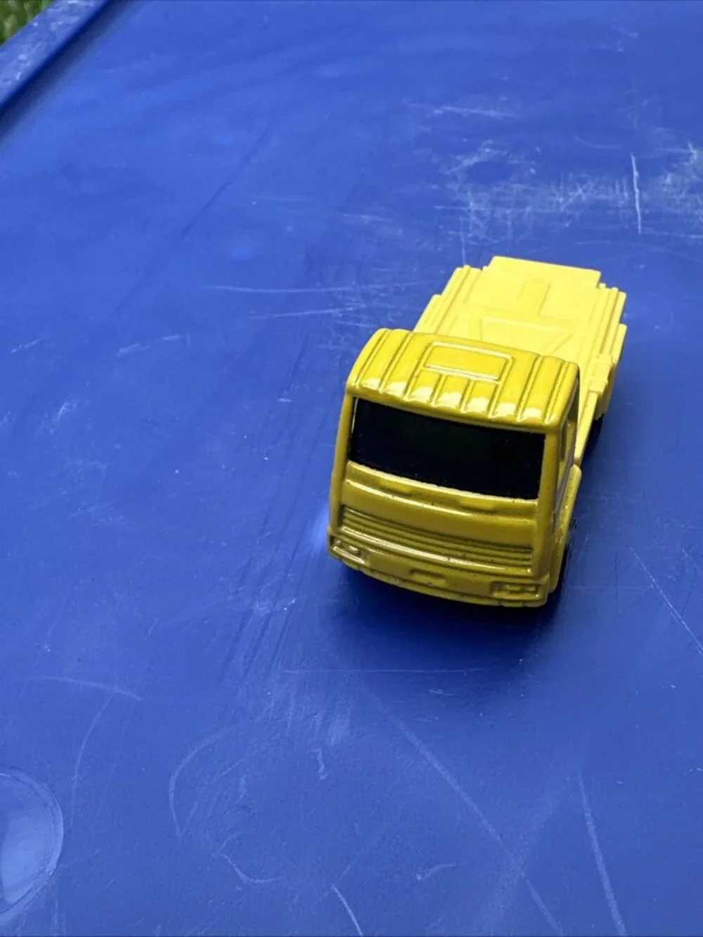 Maisto Ladder Truck Semi Flat Bed Die Cast Toy Vehicle Yellow 1:64